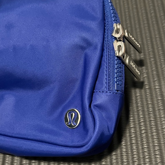 Lululemon Athletica Cobalt Blue Everywhere Belt Bag Large - Picture 3 of 5